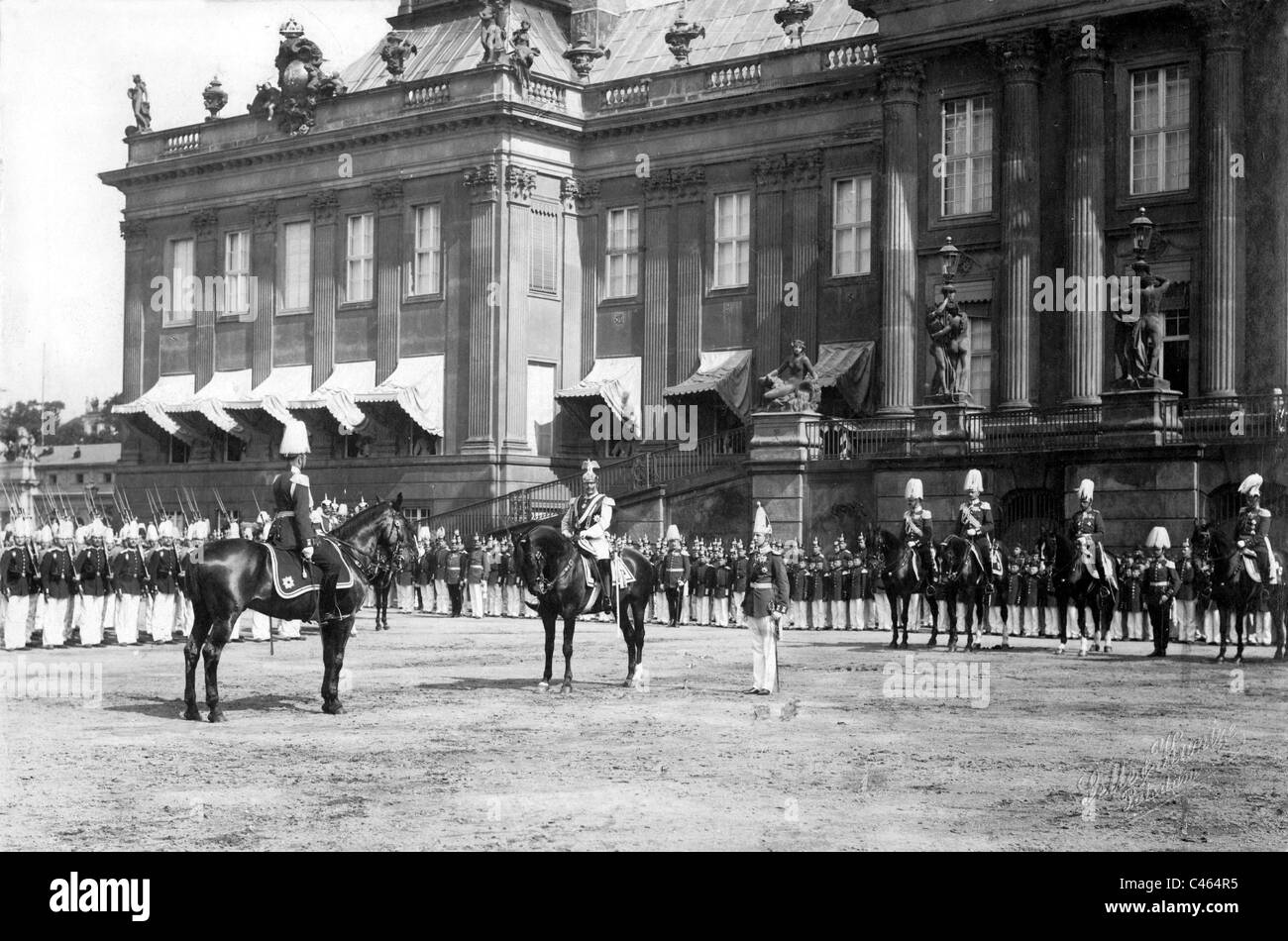 L'imperatore Guglielmo II e il Principe August Wilhelm a molla Parade di Potsdam, 1905 Foto Stock