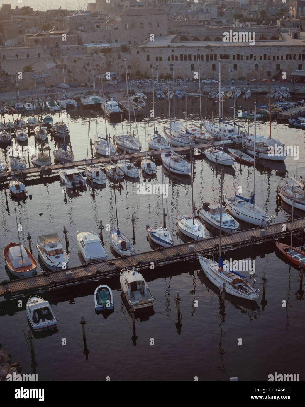 Fotografia aerea del porto di Acre al tramonto Foto Stock