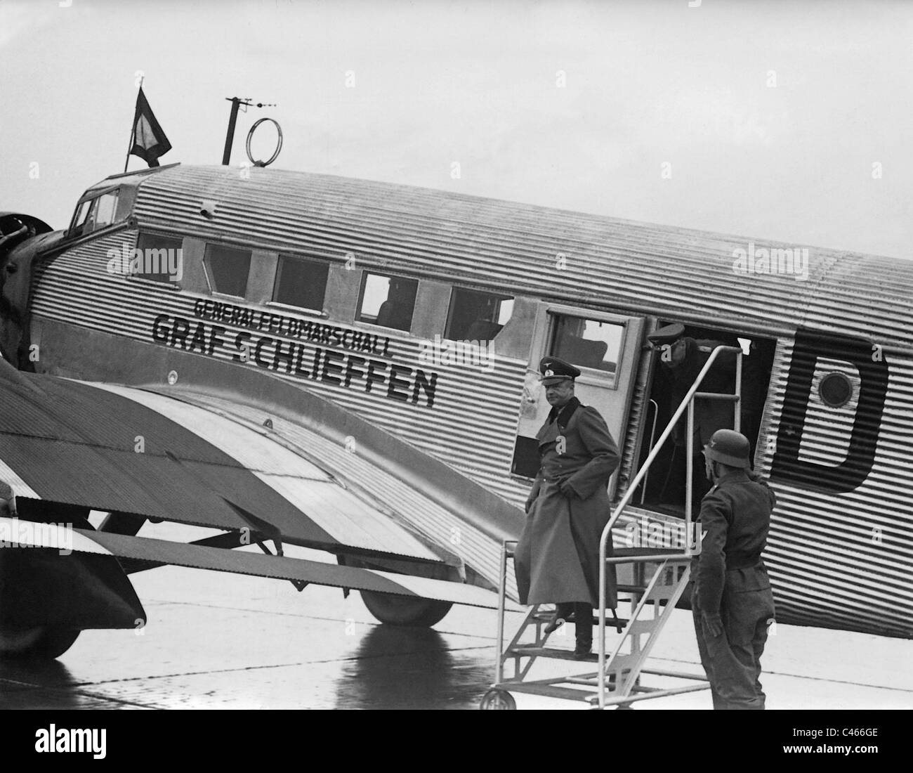 Walther von Brauchitsch all'aeroporto di Praga, 1939 Foto Stock