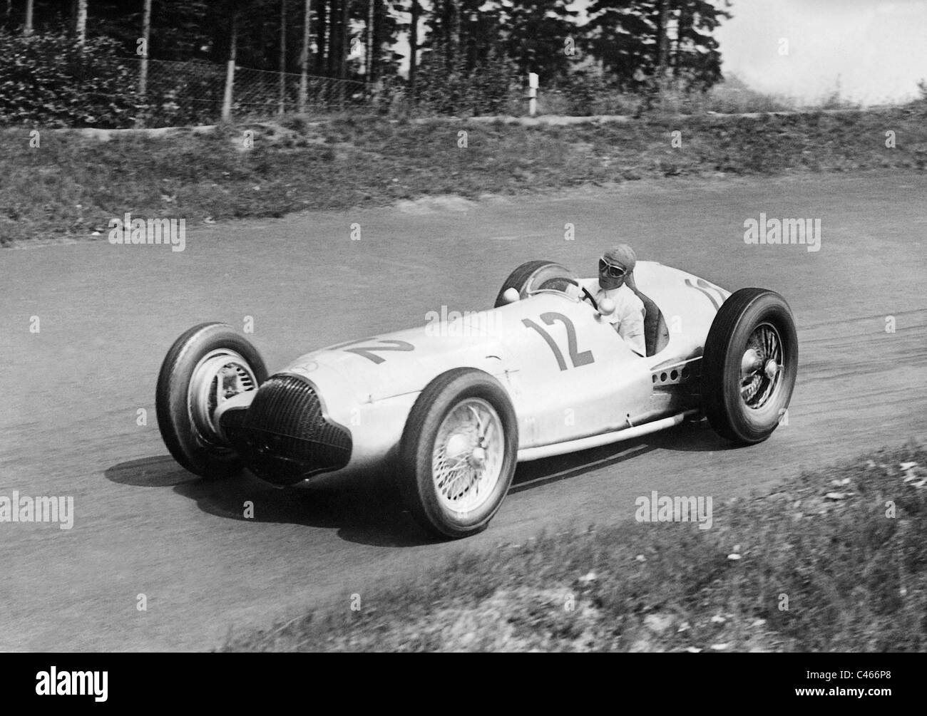 Manfred von Brauchitsch nella sua Mercedes sul Nuerburgring, 1938 Foto Stock