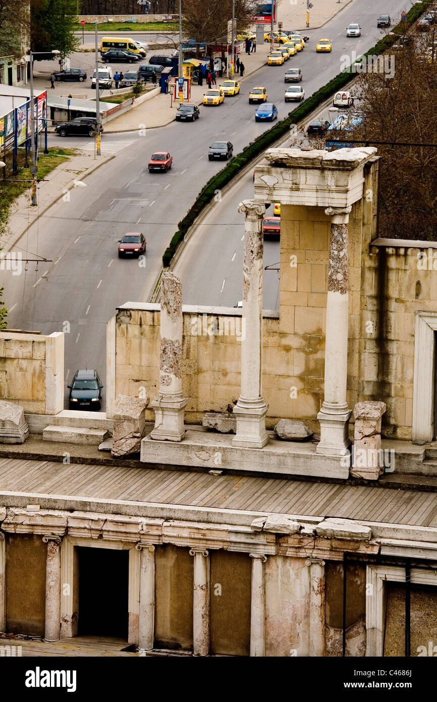 Fotografia aerea di un antico anfiteatro romano nella moderna città di Plovdiv Bulgaria Foto Stock