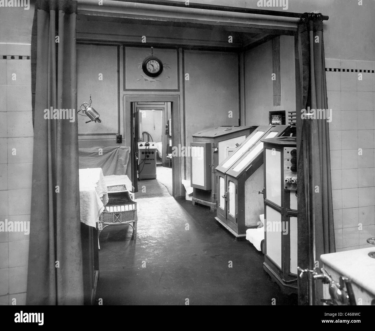 La sala di trattamento nell'Admiral's Palace, 1927 Foto Stock