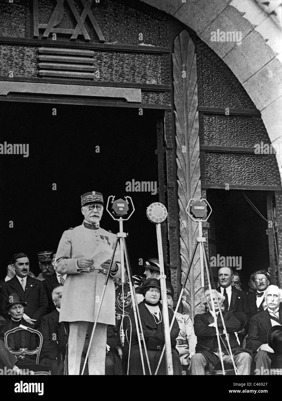 Henri Philippe Petain inaugura il monumento ai caduti a Verdun Foto Stock