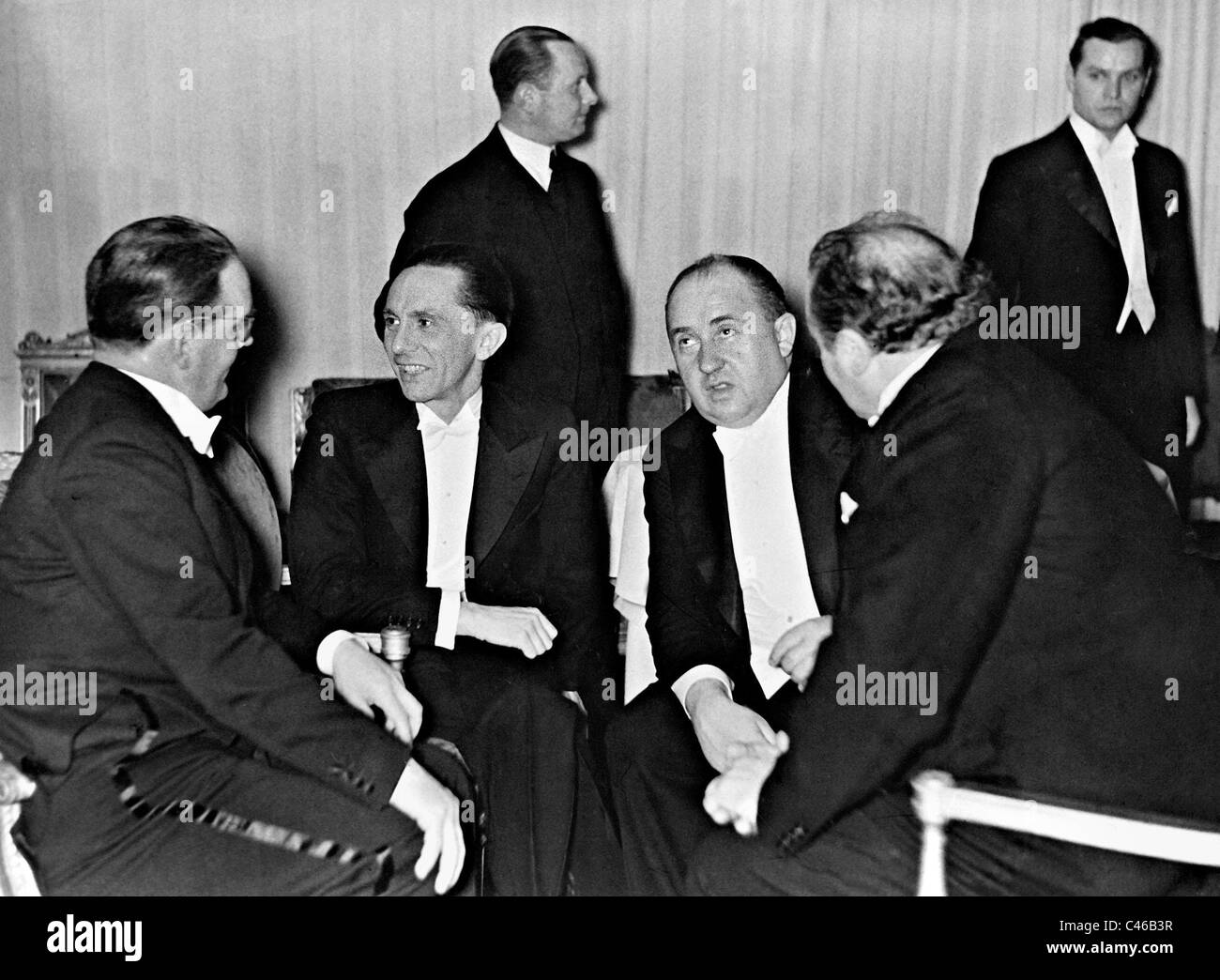 Joseph Goebbels e Walther Funk a premere la reception, 1936 Foto Stock