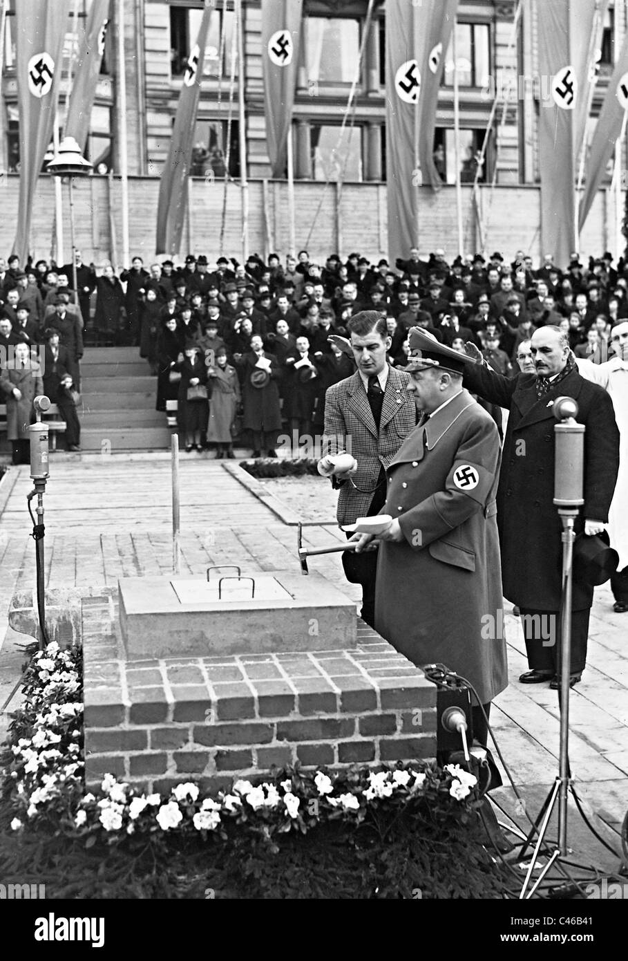 Walther Funk in una fastosa cerimonia, 1939 Foto Stock