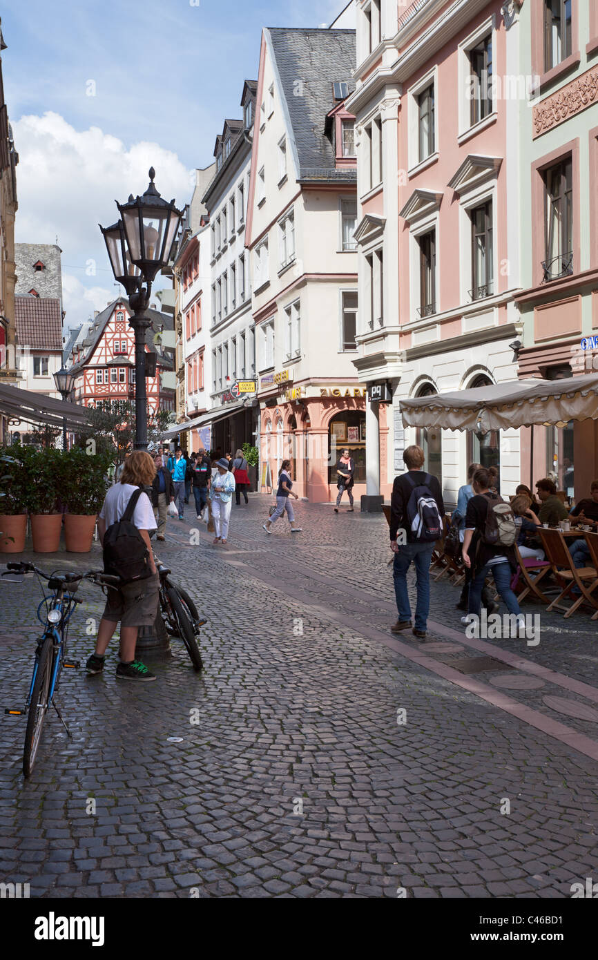 Le strette strade di Magonza's Altstadt (Città Vecchia). Foto Stock