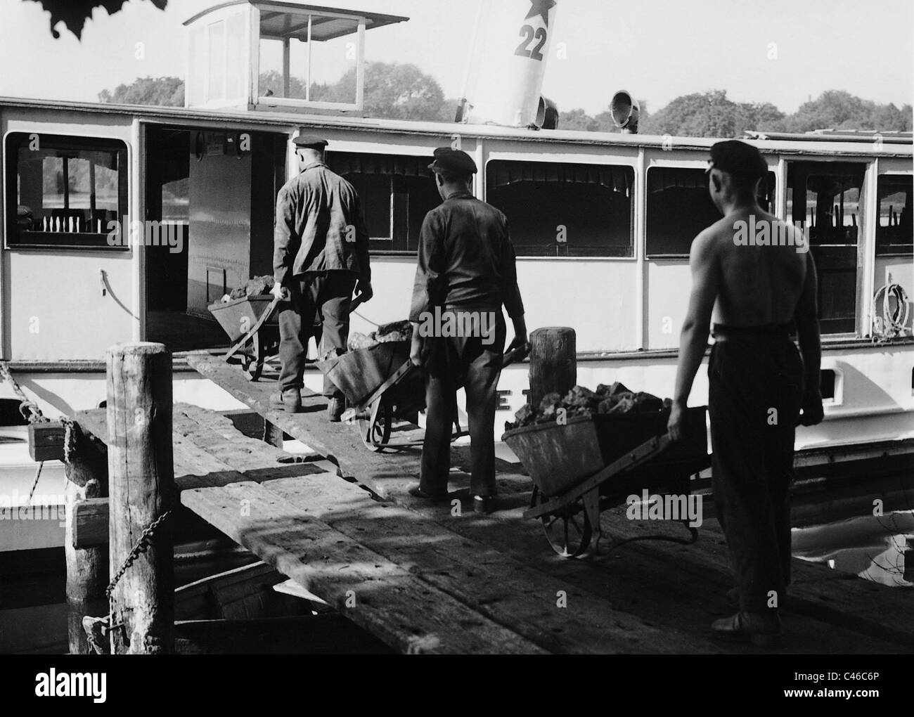 Caricamento del carbone, 1933 Foto Stock