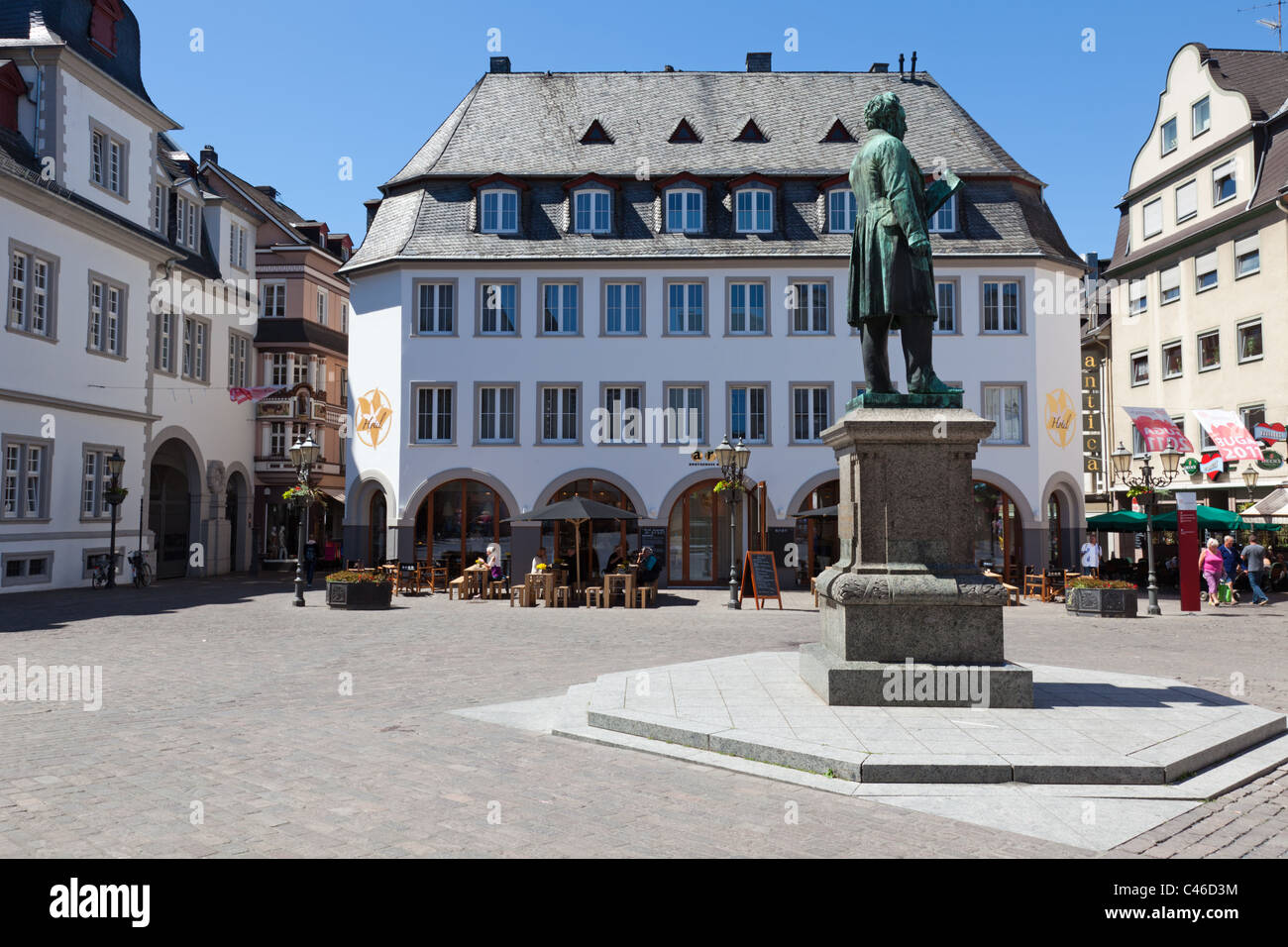 Jesuitenplatz (Piazza dei Gesuiti) nell'Altstadt di Coblenza, una delle più popolari destinazioni turistiche della Germania. Foto Stock