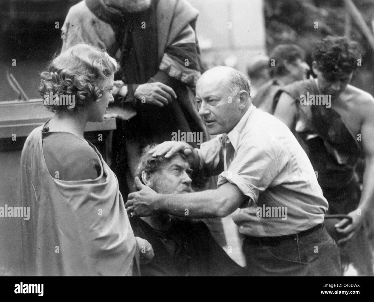 Cecil B. DeMille ed Elissa Landi durante le riprese di 'il segno della croce', 1932 Foto Stock