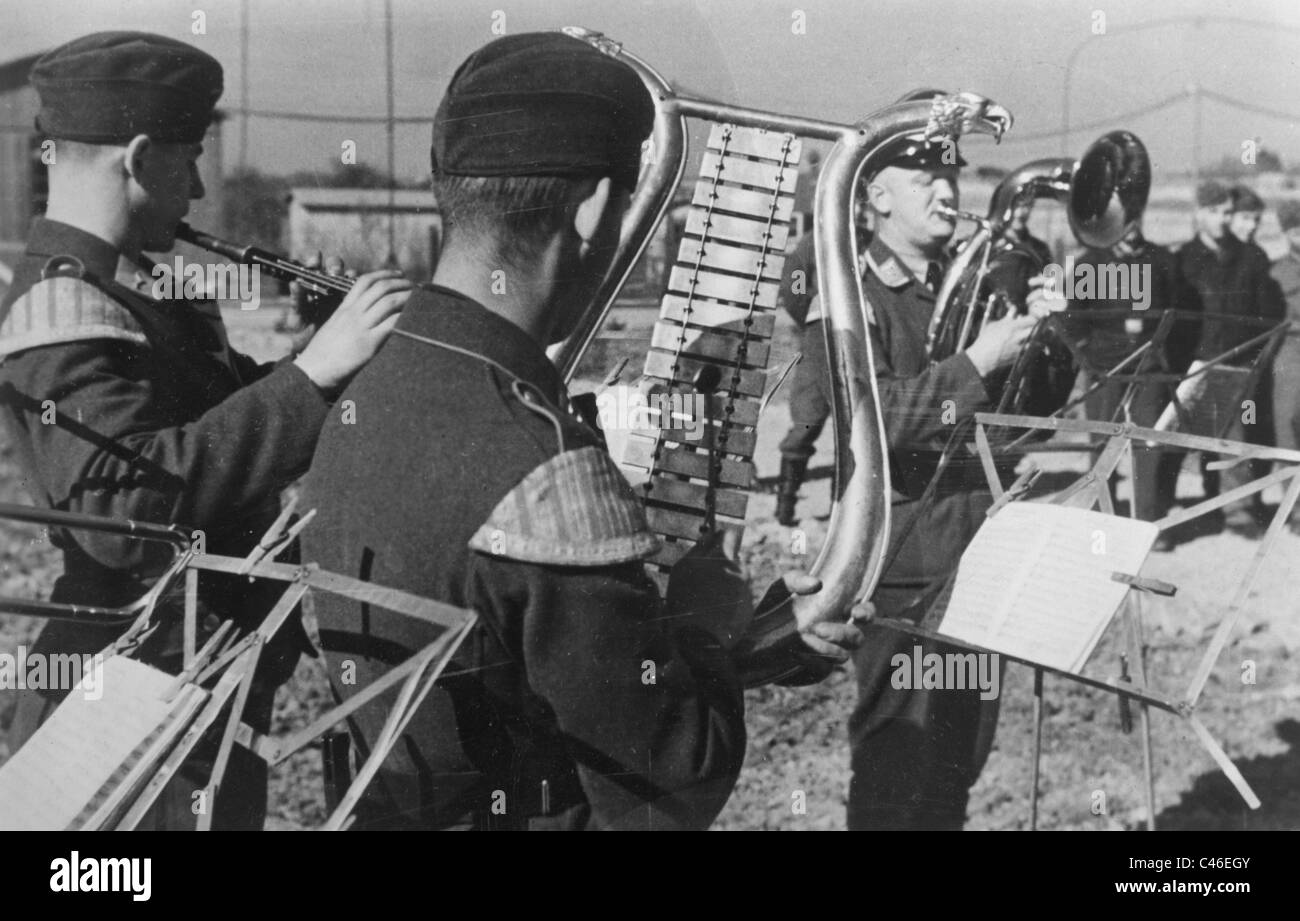La seconda guerra mondiale: i soldati tedeschi che fa musica Foto stock -  Alamy