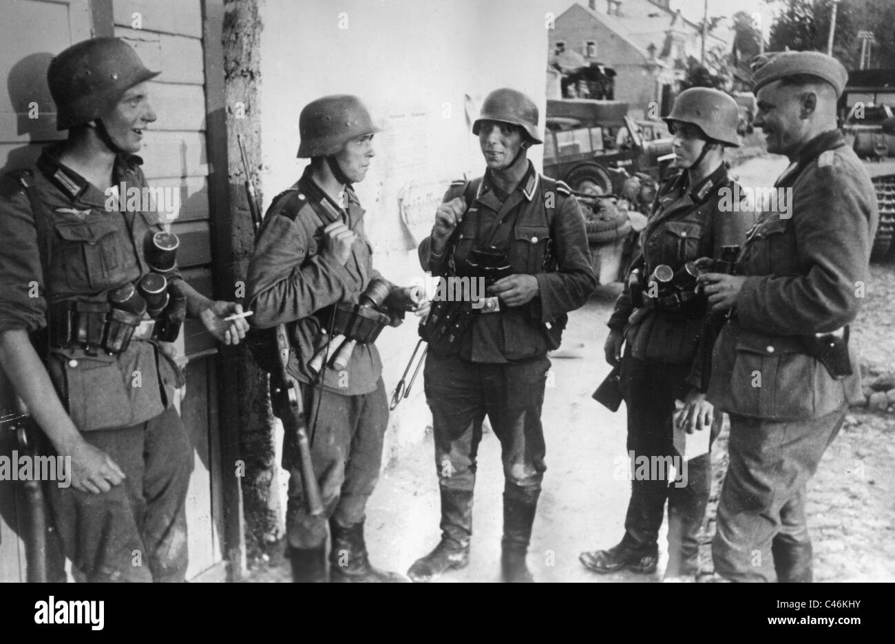 La seconda guerra mondiale: Esercito Tedesco Gruppo Nord e allied truppe dell Asse di avanzamento e combattendo sul Fronte Orientale, 1941 Foto Stock