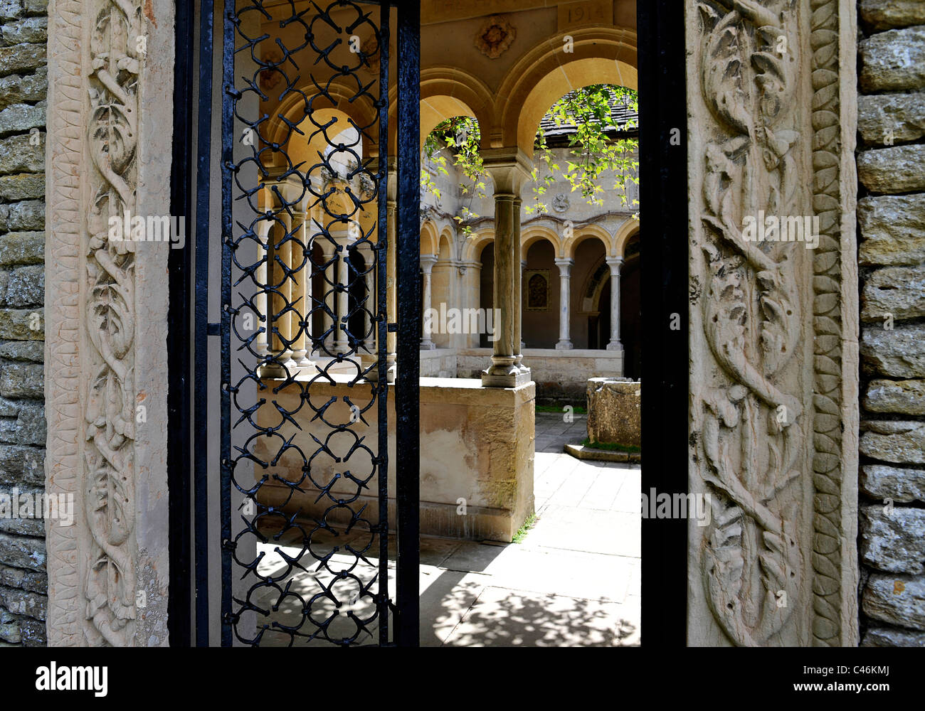 Iford Manor & Gardens, Bradford-on-Avon, Wiltshire. Premiato di grado I giardino all'italiana. Foto Stock