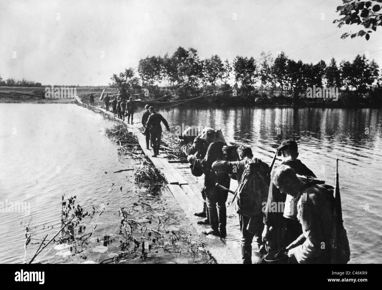 La seconda guerra mondiale: le truppe dell esercito tedesco gruppo avanzamento del Nord e combattimenti in Russia: Narva, Novgorod, Pskov 1941 Foto Stock