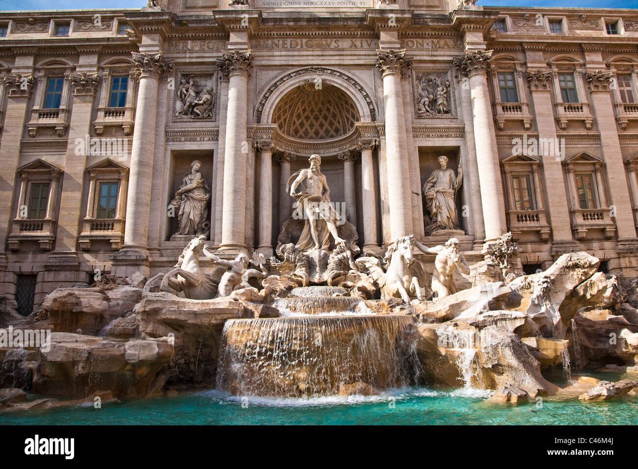 Vista sulla Fontana di Trevi a Roma Foto Stock