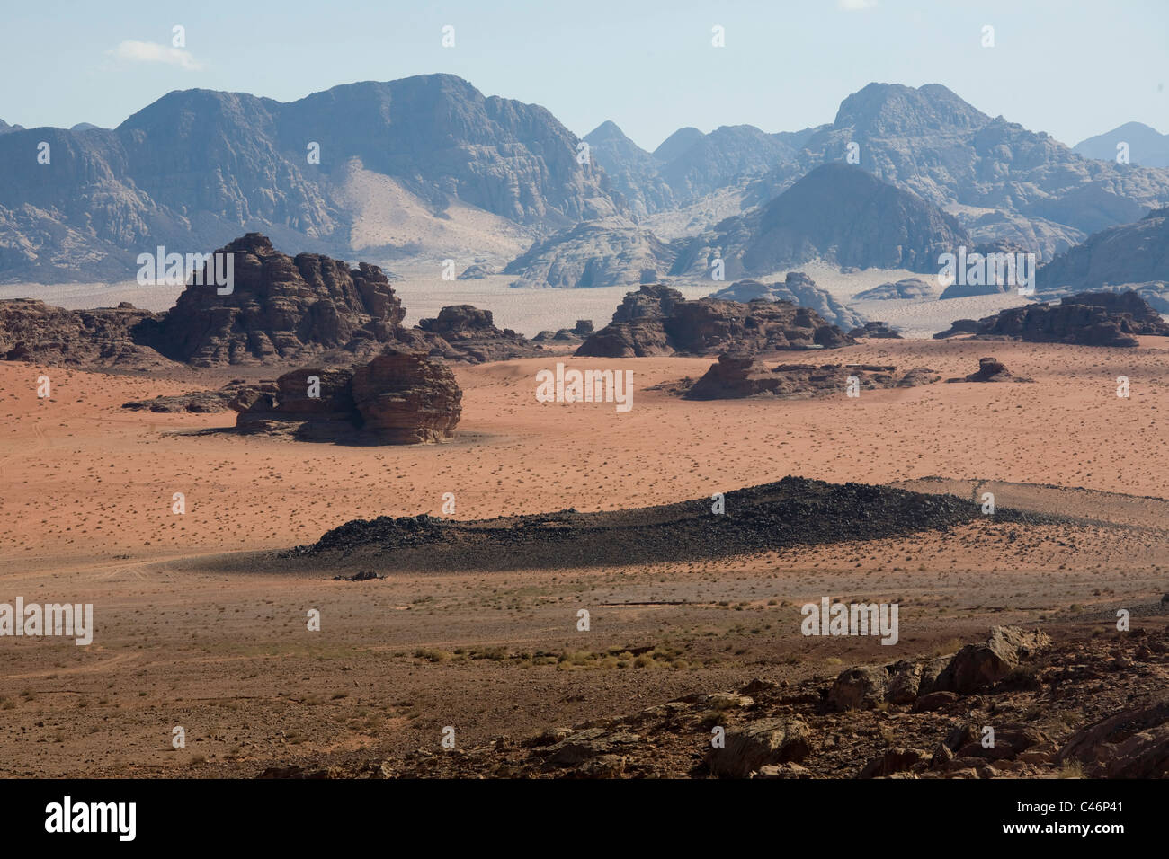 Fotografia di massicce scogliere del deserto giordano Foto Stock