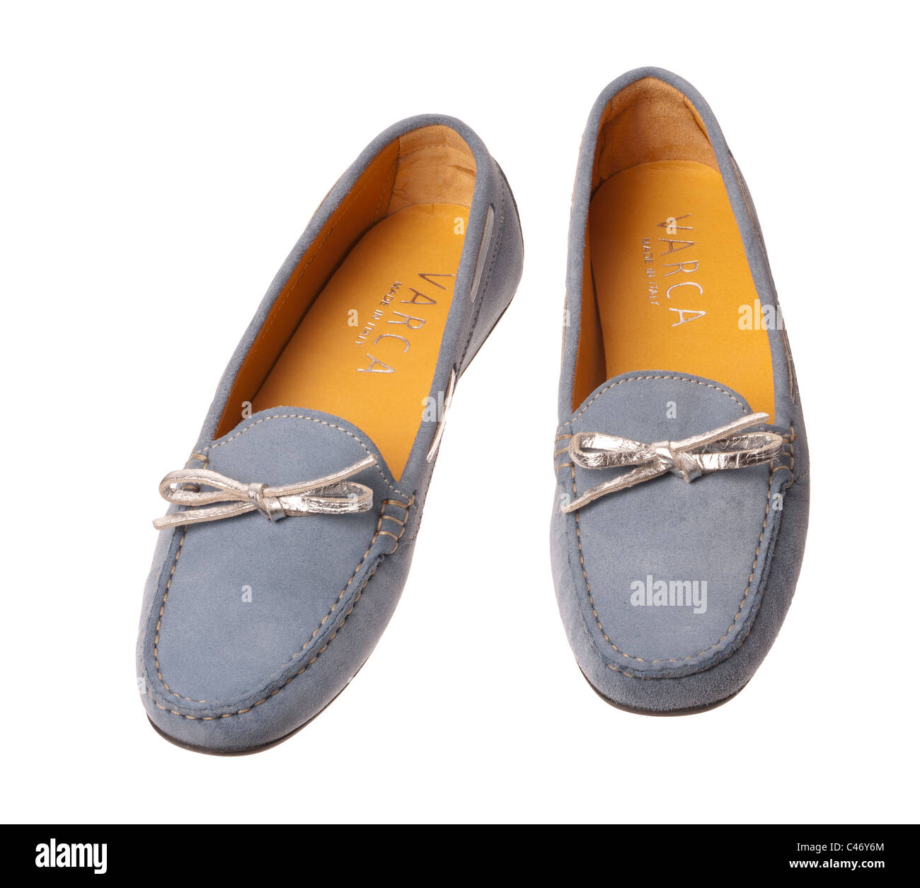 Una coppia di Summer Blue Suede loafer scarpe con archetti in argento Foto Stock