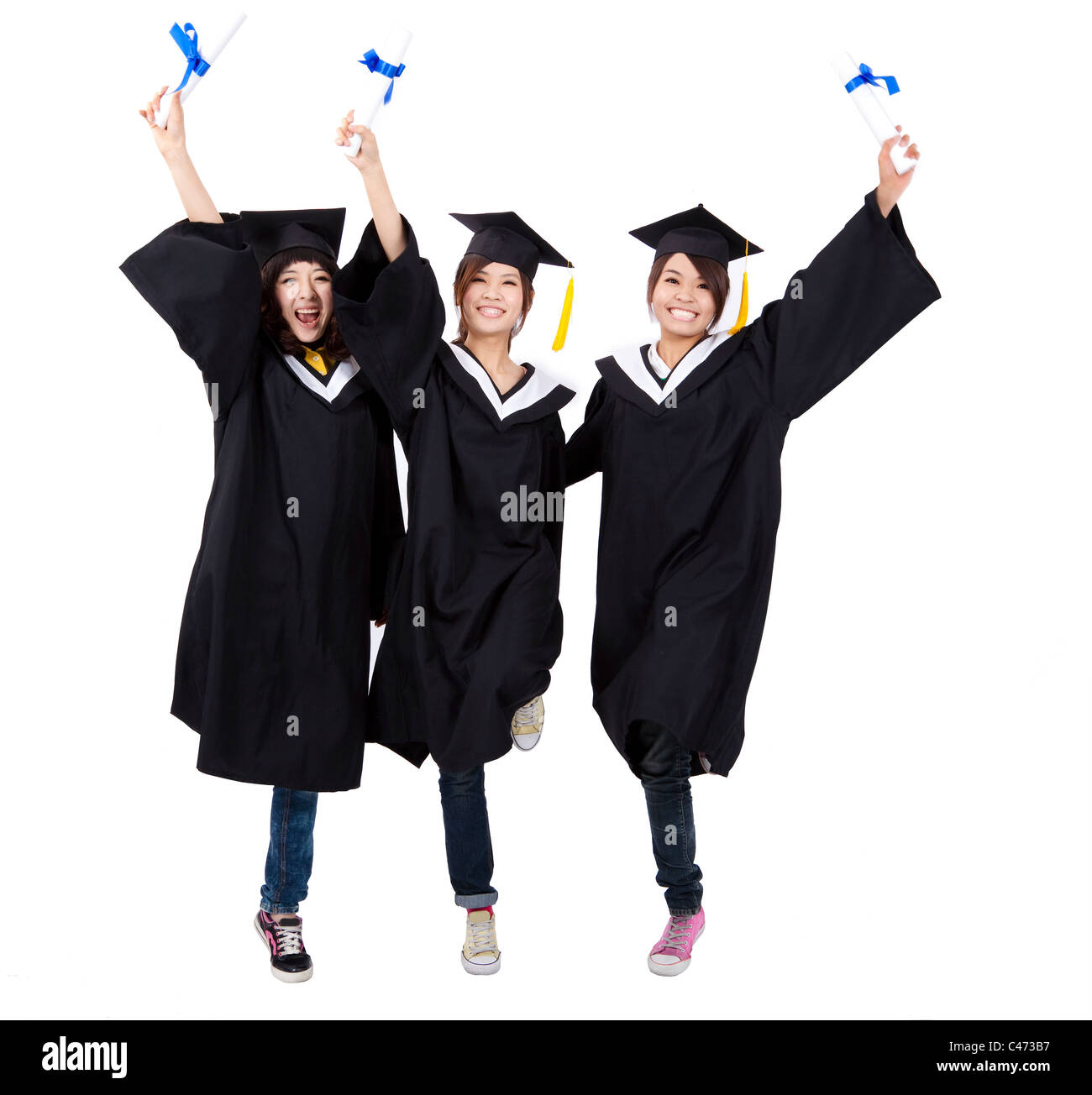 Felice gruppo di ragazze di graduazione tenendo il loro diploma Foto Stock