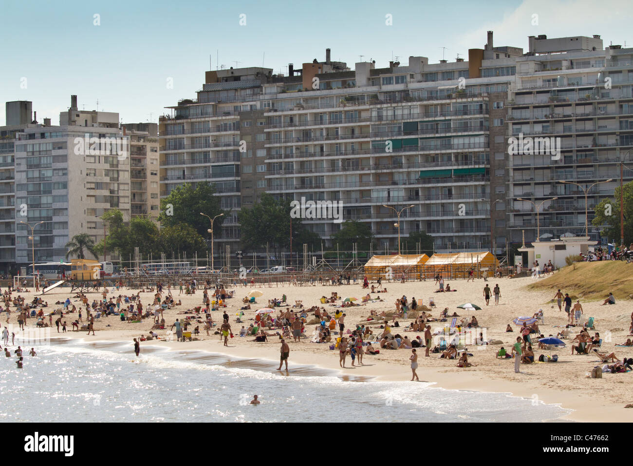 Playa Pocitos, City Beach. Montevideo, Uruguay. Foto Stock
