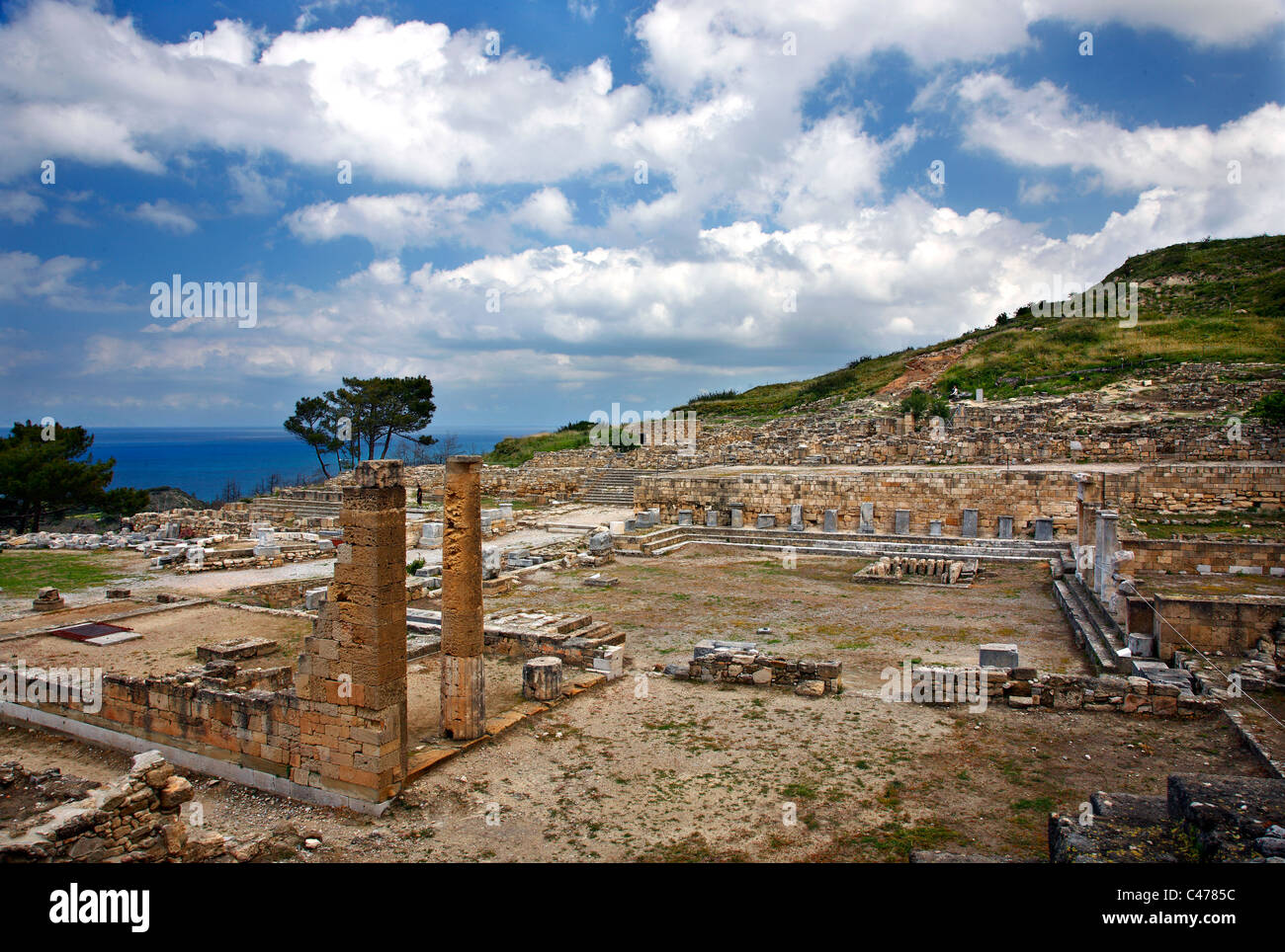 Vista del sito archeologico dell'antica Kameiros, uno dei 3 grandi ed antiche città dell'isola di Rodi, Grecia. Foto Stock