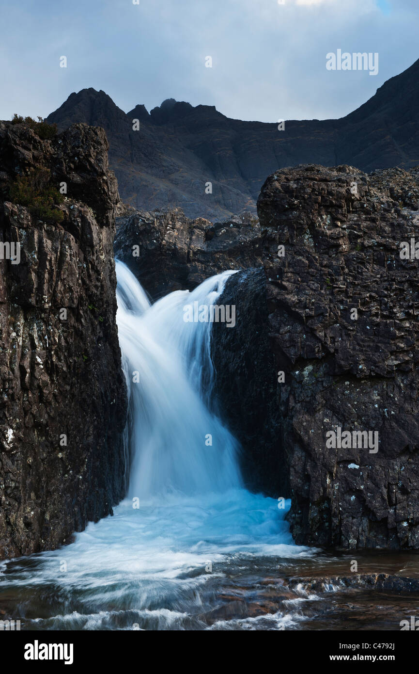 A cascata piscine Fairy, coire na Creiche, Glenbrittle, Isola di Skye in Scozia Foto Stock