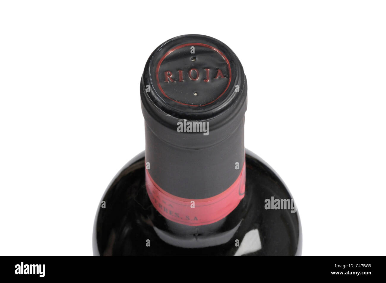 Bottiglia di vino Rioja dal di sopra su sfondo bianco Foto Stock