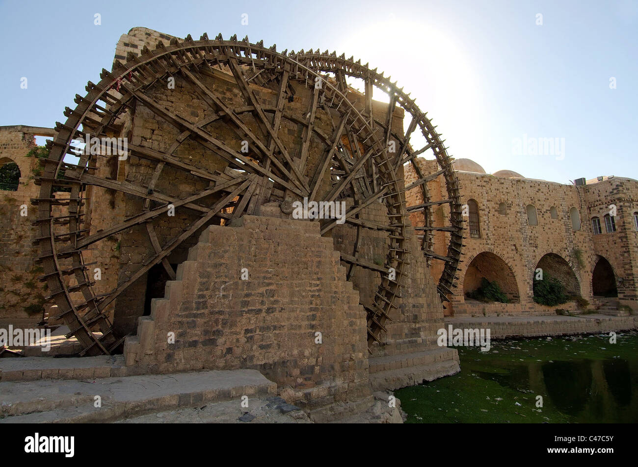 Noria (macchina per il sollevamento dell'acqua) di Hama sul fiume Oronte Foto Stock