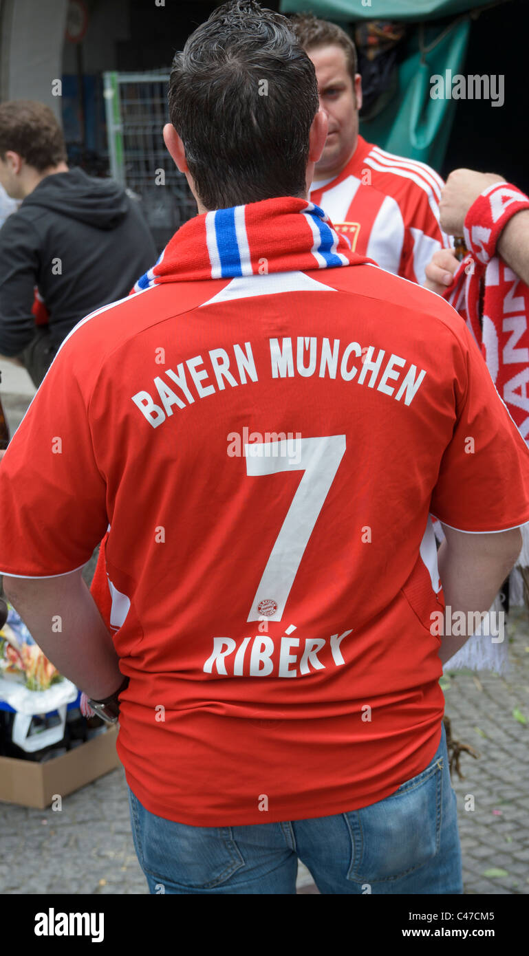 Il Bayern Monaco di Baviera tifoso indossando Frank Ribéry numero sette camicia, Monaco di Baviera, Germania Foto Stock