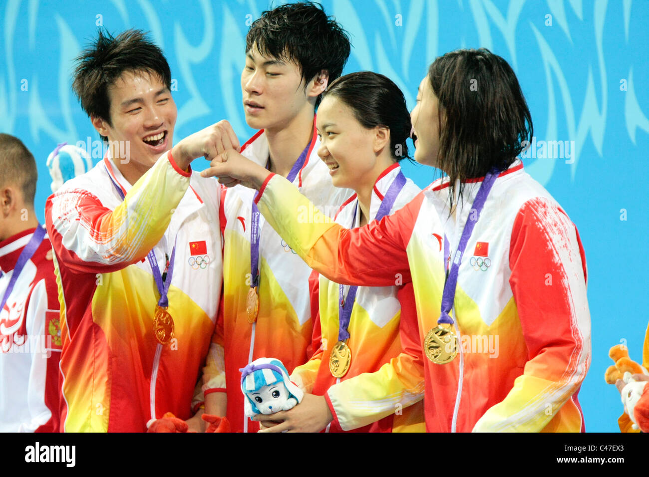 Team La Cina prende l'oro nel misto 4x100m relè Medley finali. Foto Stock