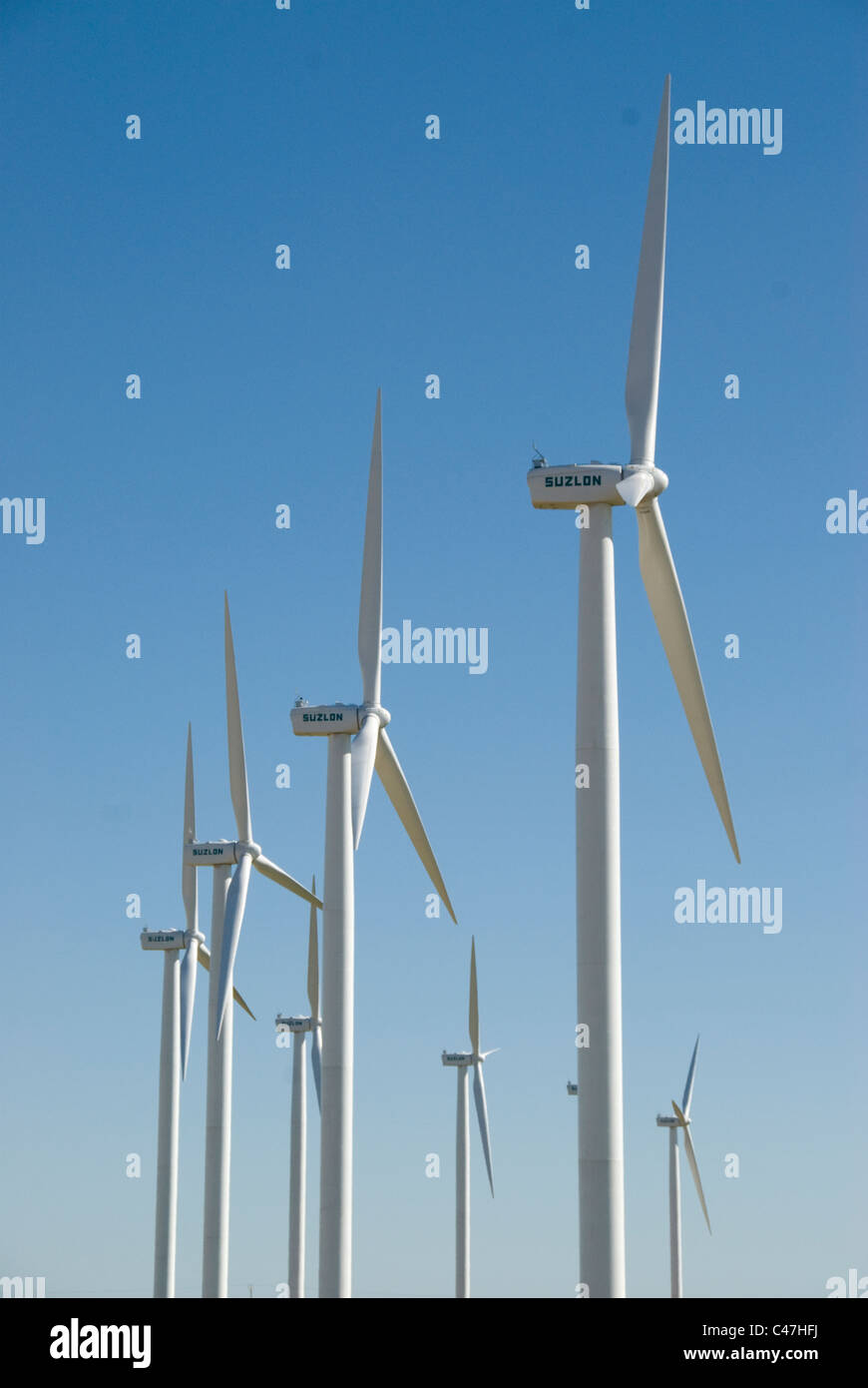 Le turbine eoliche nelle aree di terreno agricolo nella contea di Elmore in SW Idaho Foto Stock