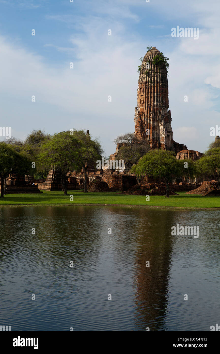 Il torreggiante prang di Wat Phra Ram - il tempio di Rama Foto Stock