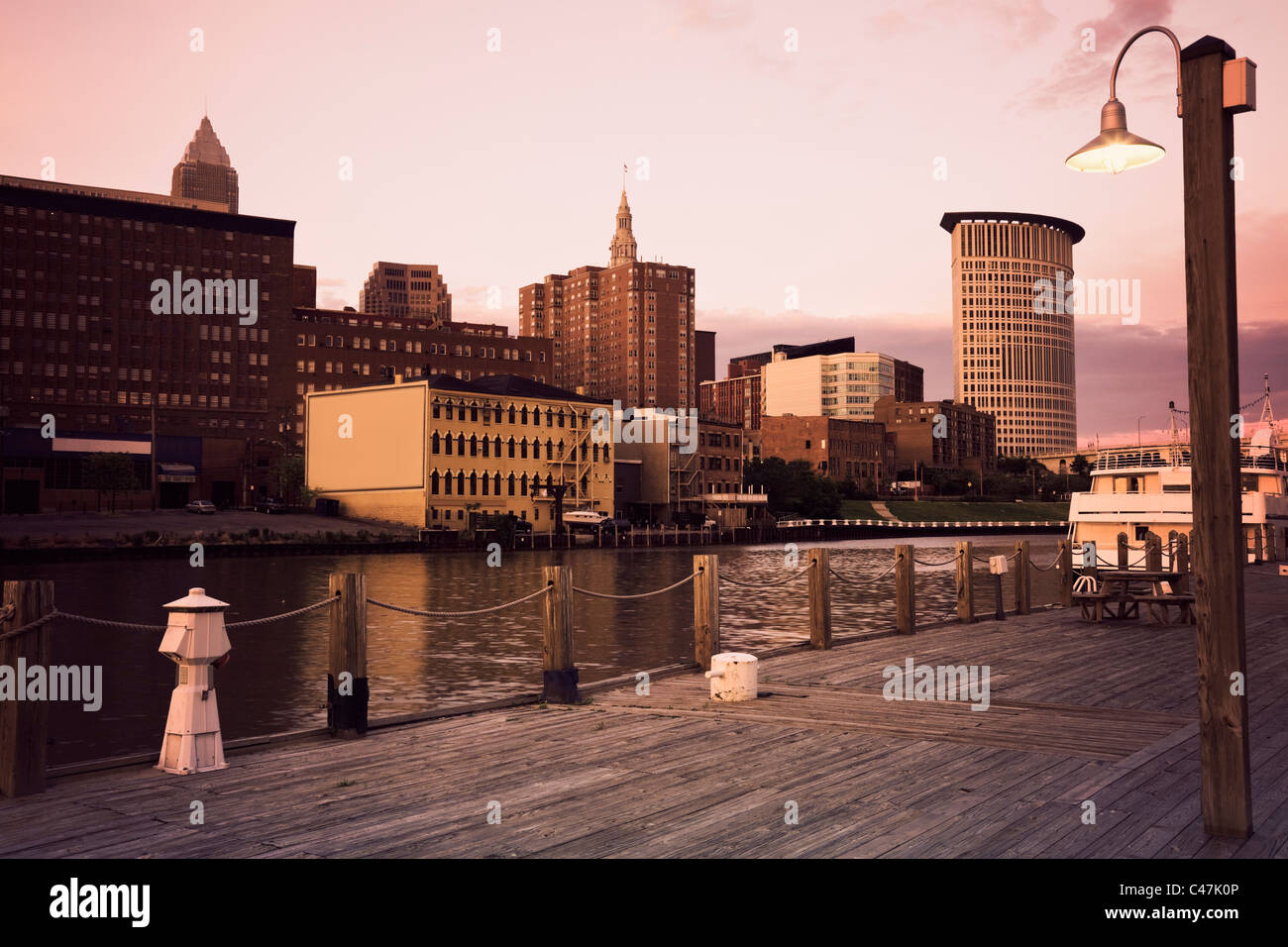 Cleveland durante il tramonto Foto Stock