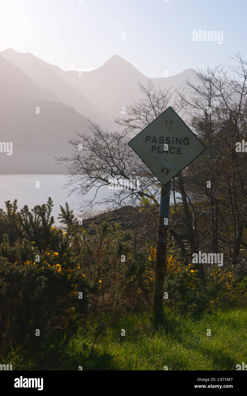 Loch Duich, dawn, Lochalsh, Shiel Bridge, regione delle Highlands, Scozia Foto Stock