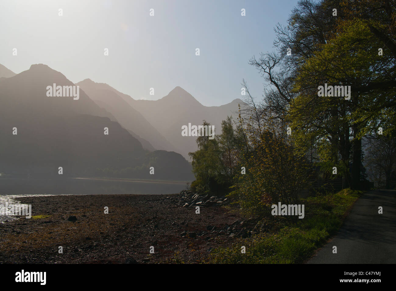 Loch Duich, dawn, Lochalsh, Shiel Bridge, regione delle Highlands, Scozia Foto Stock