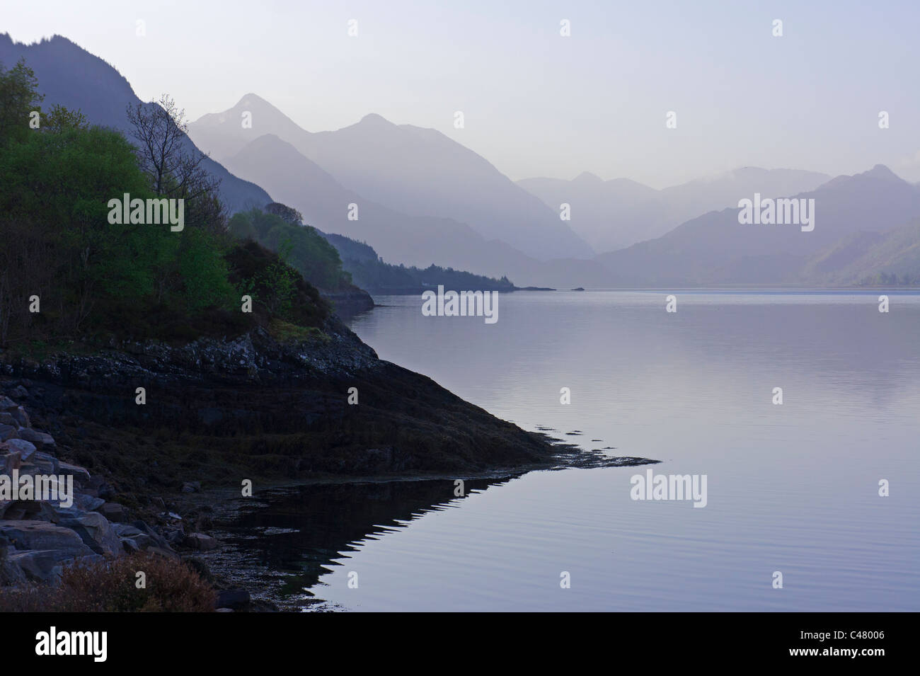 Loch Duich, Lochalsh, cinque suore. Shiel Bridge, regione delle Highlands, Scozia Foto Stock