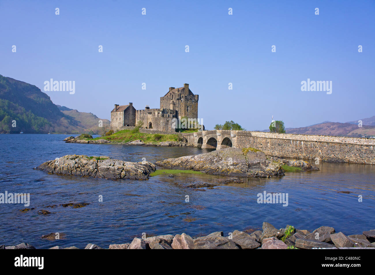 Eilean Donan Castle e Loch Duich, Lochalsh, regione delle Highlands, Scozia Foto Stock