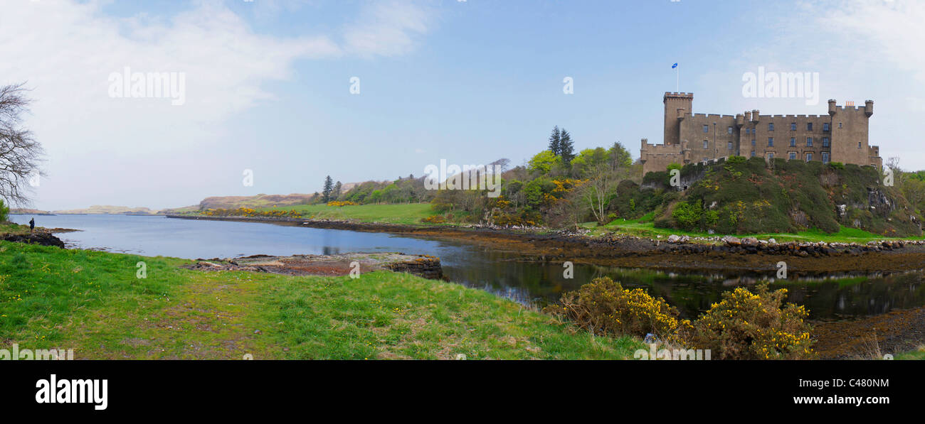 Il castello di Dunvegan, panorama, Isola di Skye, regione delle Highlands, Scozia Foto Stock
