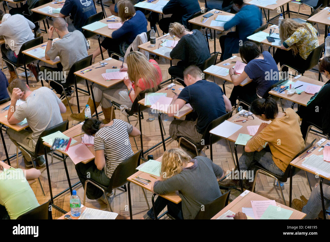 Gli studenti universitari del King's College di Londra, seduta esami Foto Stock