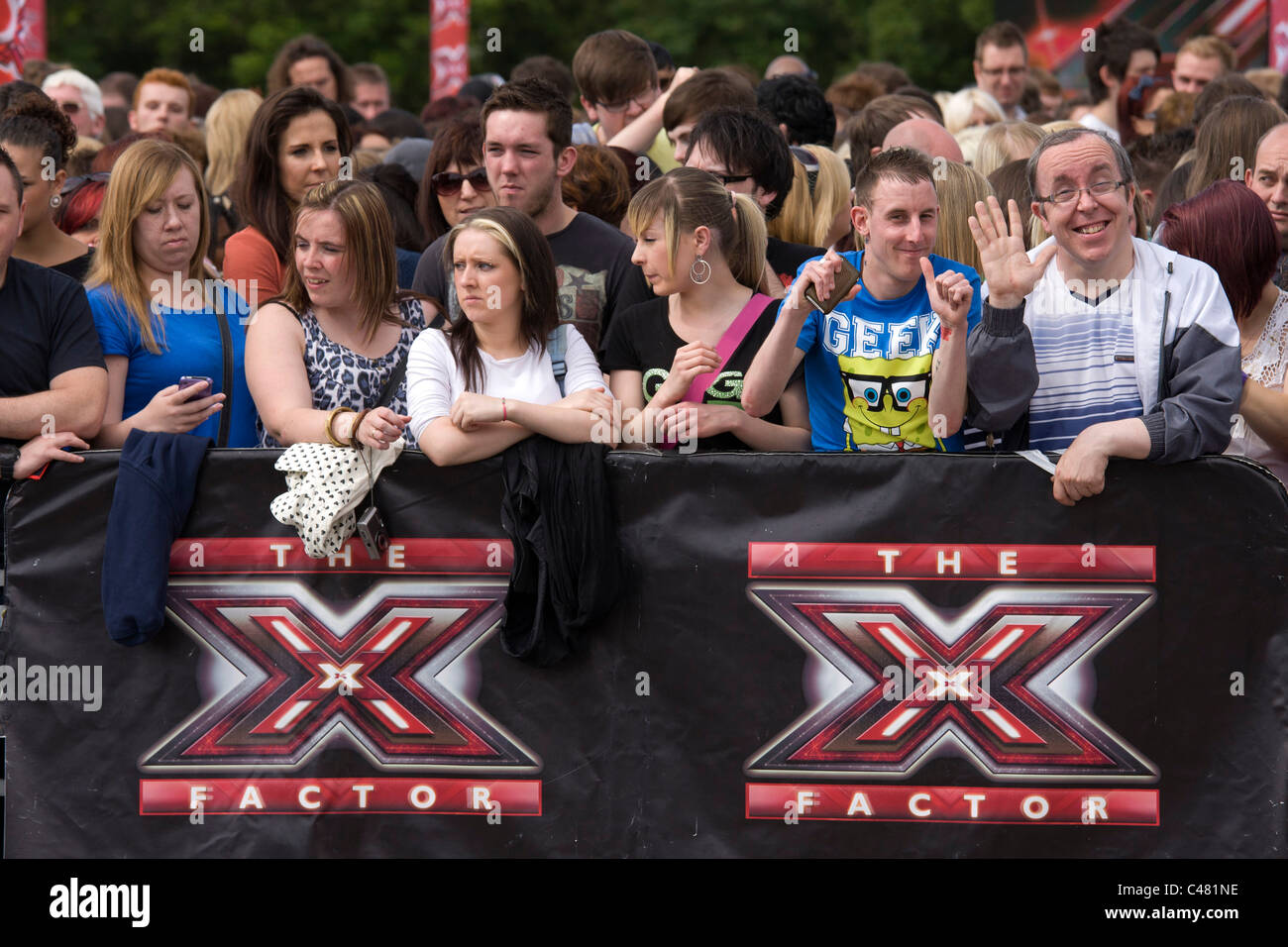 Le persone in attesa di audizione per il fattore X TV show all'LG Arena, NEC, Birmingham Giugno 2011 Foto Stock