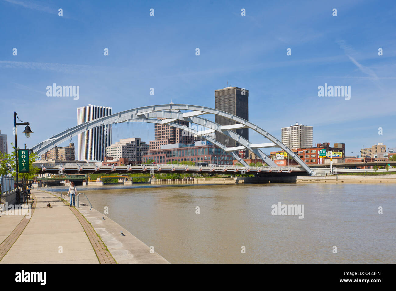 Frederick Douglass-Susan B. Anthony Memorial Bridge ho-490 ponte sopra il fiume Genesee nel centro cittadino di Rochester New york Foto Stock