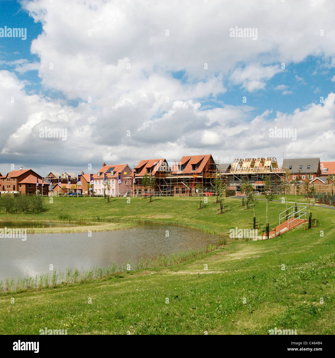 Il paesaggio che circonda lo sviluppo di alloggiamento in costruzione Norwich Norfolk REGNO UNITO Foto Stock