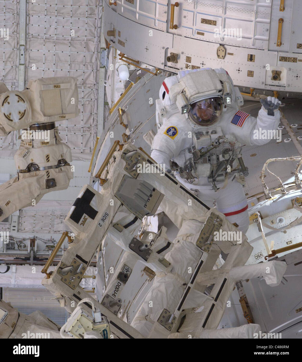 Non è il vostro tipico 9-A-5 astronauta Drew Feustel lavora nel vuoto dello spazio durante il primo di quattro i viaggi futuri durante la STS-1 Foto Stock