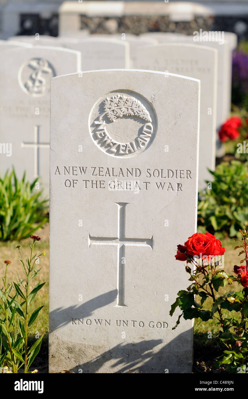 Una nuova zelanda soldato della Grande Guerra. Tomba a Tyne Cot, un WW1 cimitero, vicino a Ypres, Belgio. Foto Stock