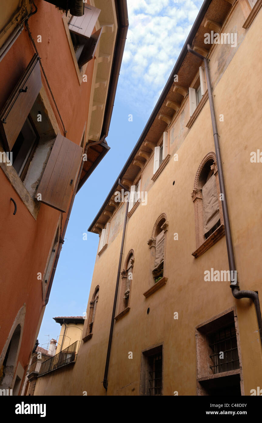 Architettura su 'Scalone Castel San Pietro a Verona Foto Stock