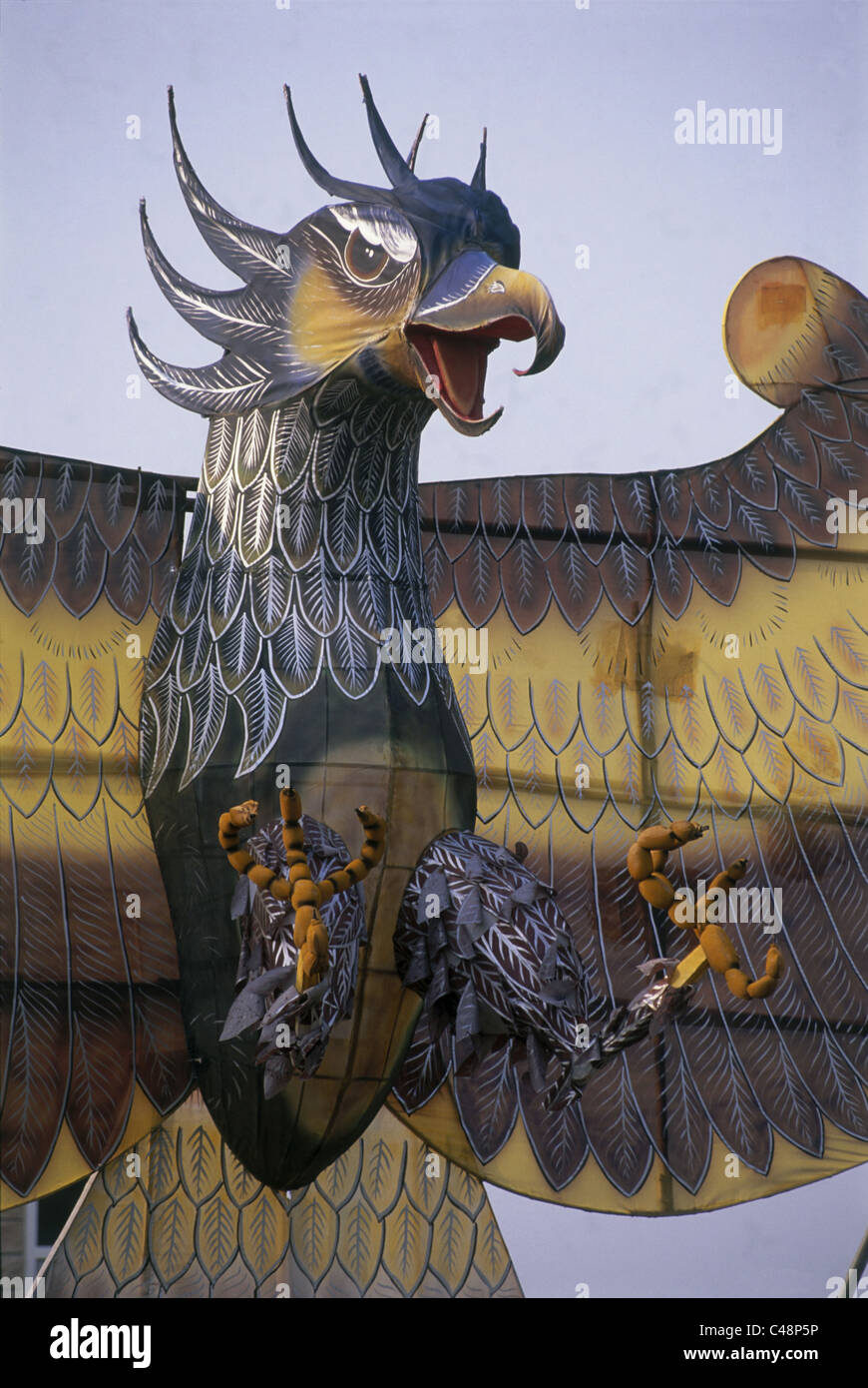 Primo piano di un aquilone conformato come un uccello in Cina Foto Stock