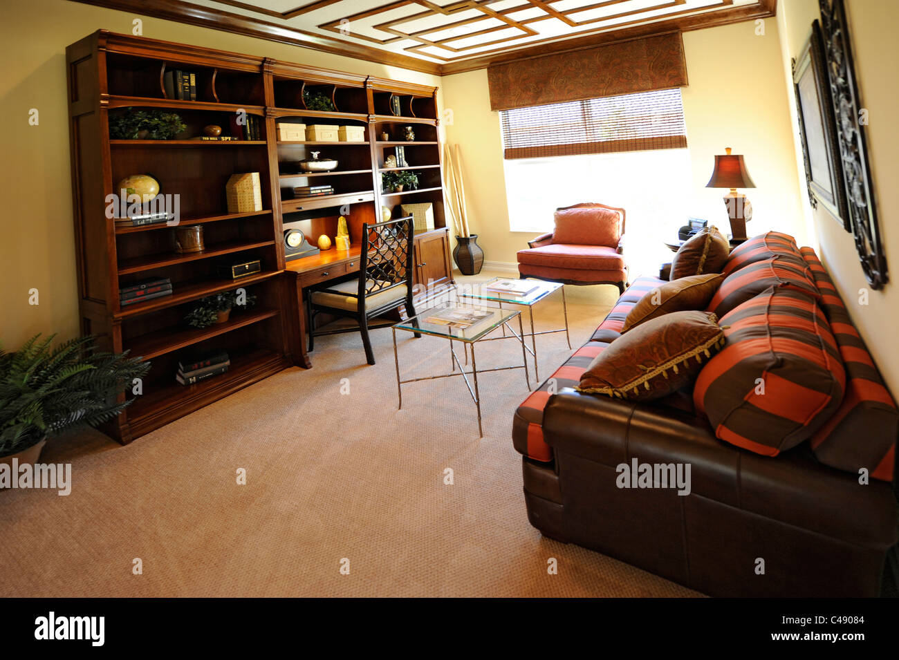Interno spazioso e moderno ufficio di un elegante casa nuova costruzione Tampa Florida Foto Stock