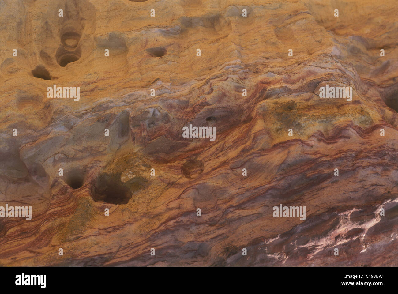 Fotografia aerea della pietra arenaria colorata in Ramon cratere nella Centrale del deserto del Negev Foto Stock