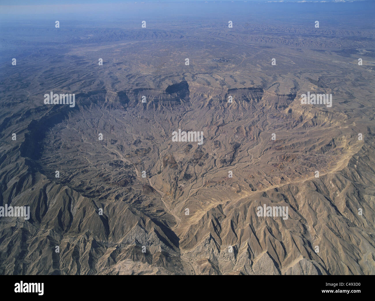 Fotografia aerea della Ramon del piccolo cratere nella centrale del deserto del Negev Foto Stock