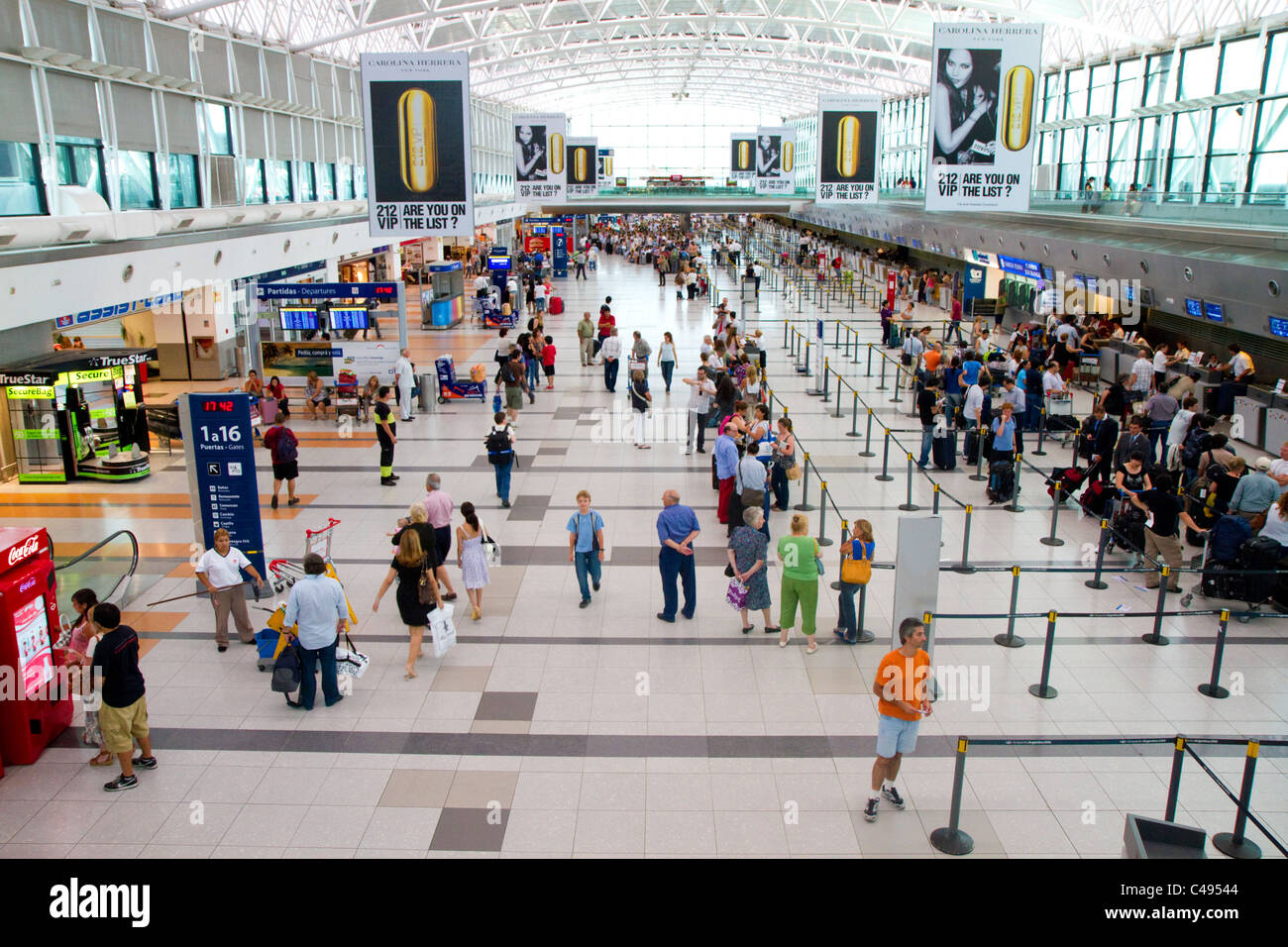 Sala partenze del Ministro Pistarini International Airport in Buenos Aires, Argentina. Foto Stock