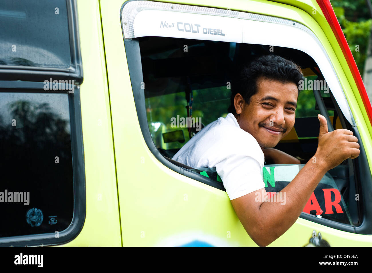 Bus driver waikabubak sumba indonesia Foto Stock