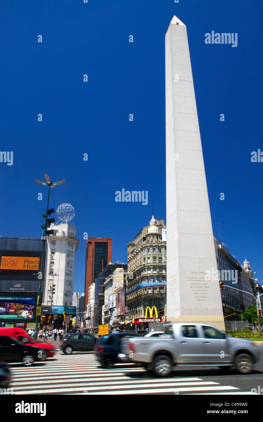 Obelisco di Buenos Aires e Avenida 9 de Julio, Argentina. Foto Stock